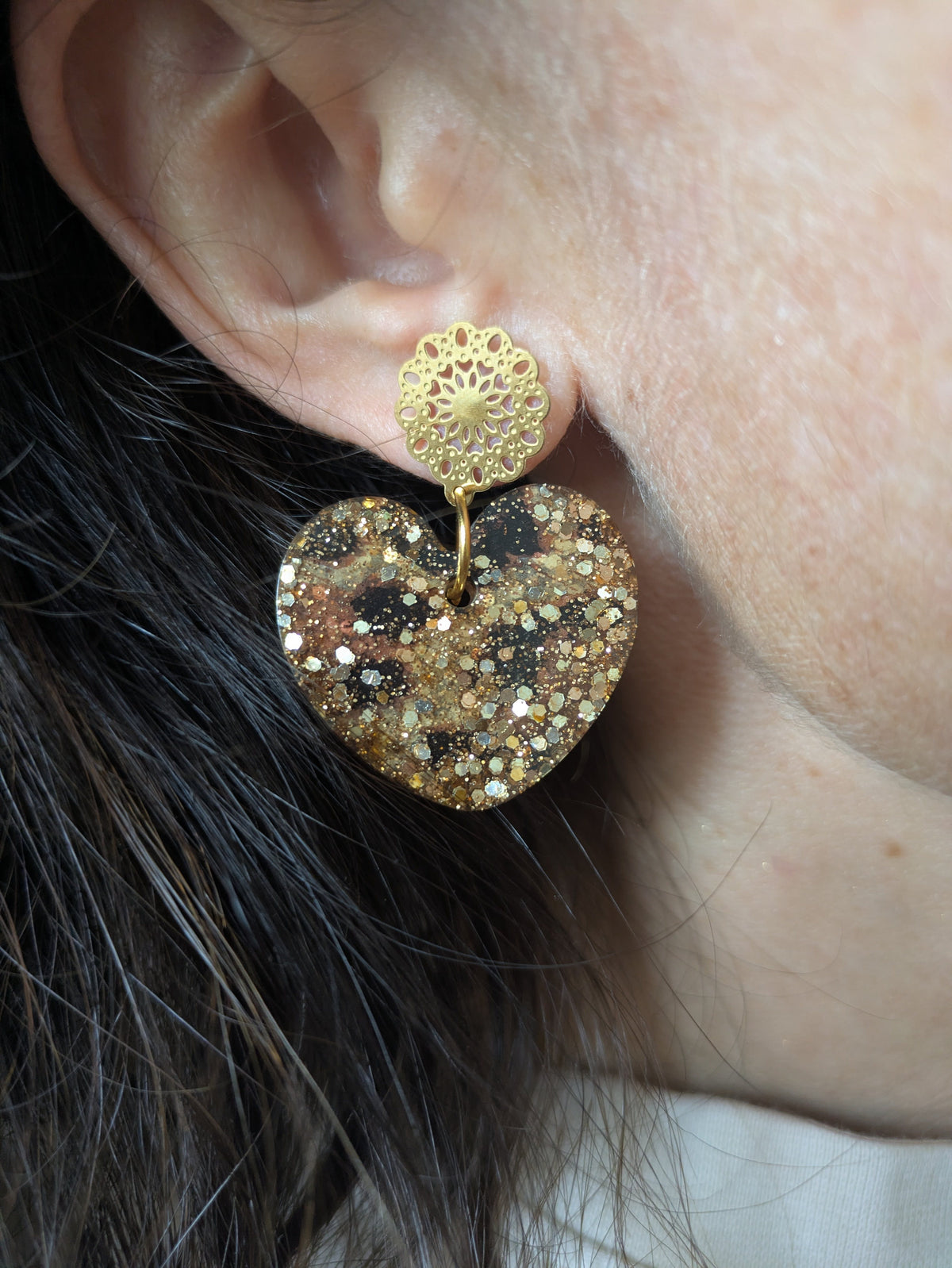 Boucles d'oreilles Léopard Cœur – Résine artisanale