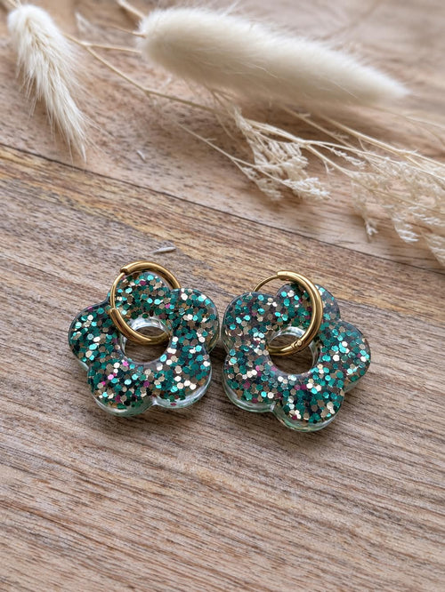 Boucles d'oreilles Fleur verte – Résine artisanale
