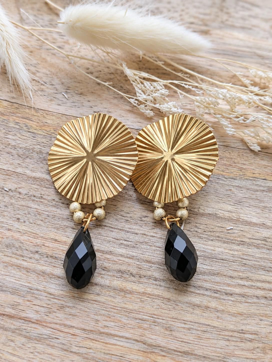 Boucles d’oreilles Soleil Doré et Goutte Noire