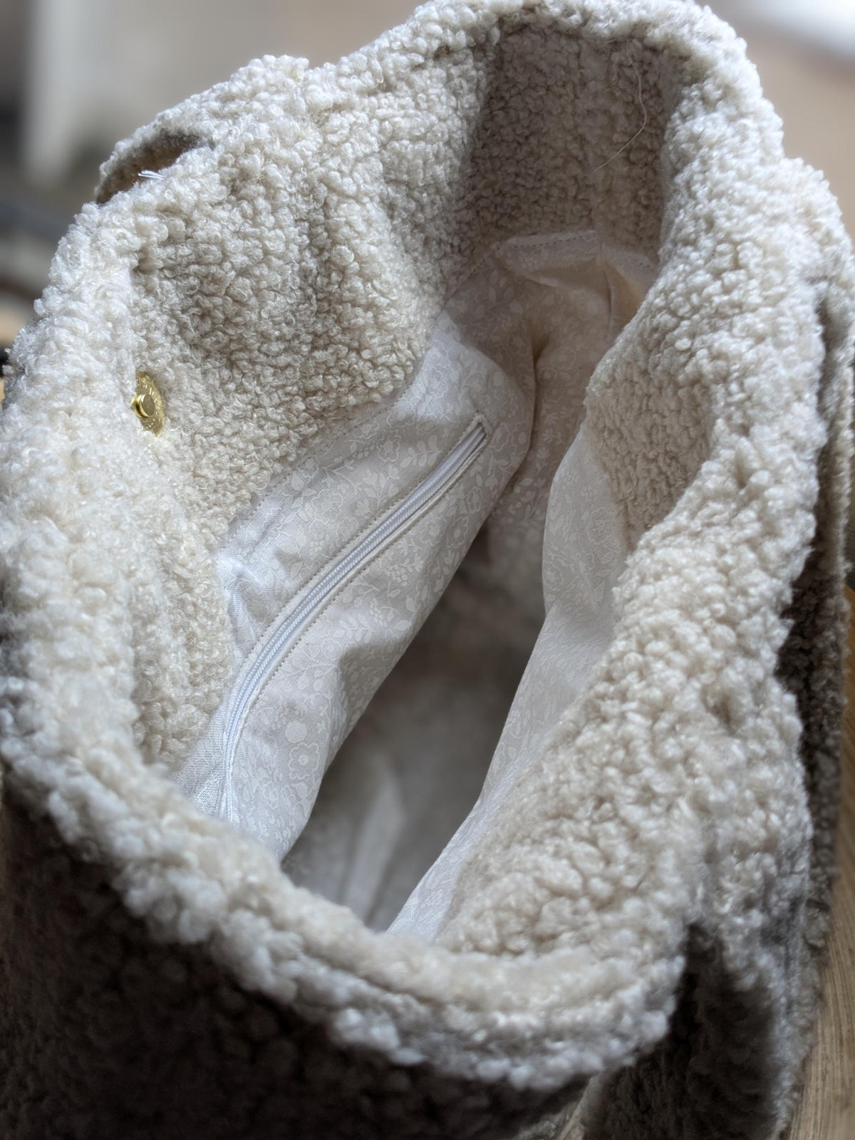 Sac cabas en Sherpa et simili or doublé avec poche intérieure