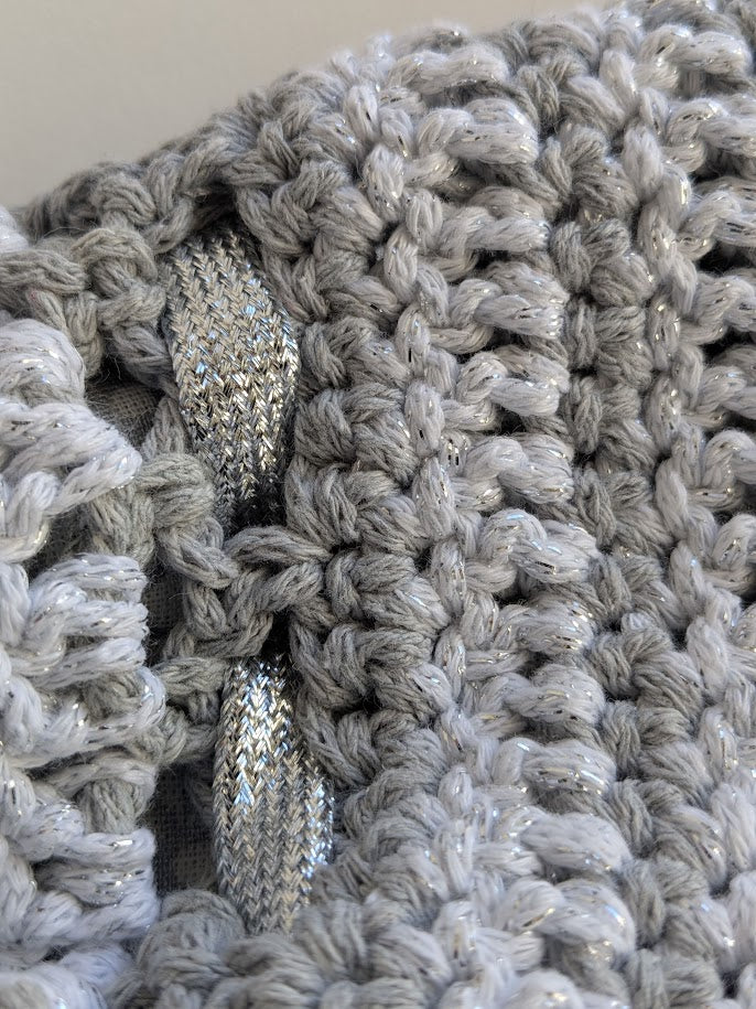 Sac sceau crocheté main avec jolie anse argentée
