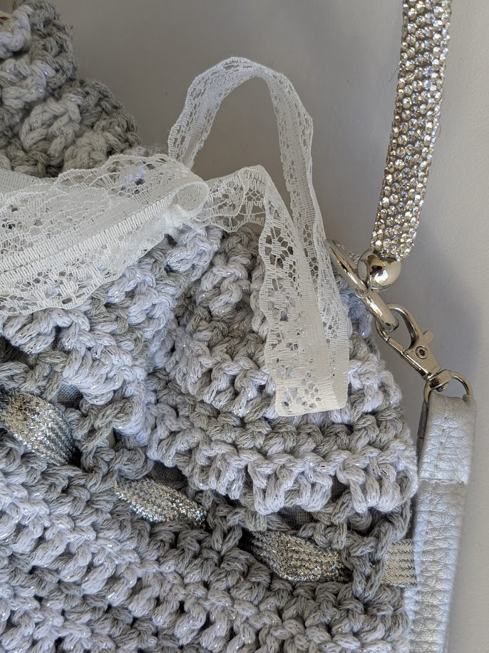 Sac sceau crocheté main avec jolie anse argentée