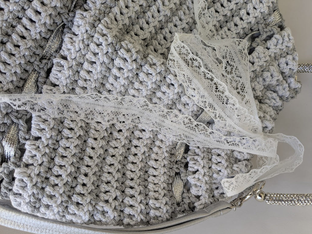 Sac sceau crocheté main avec jolie anse argentée