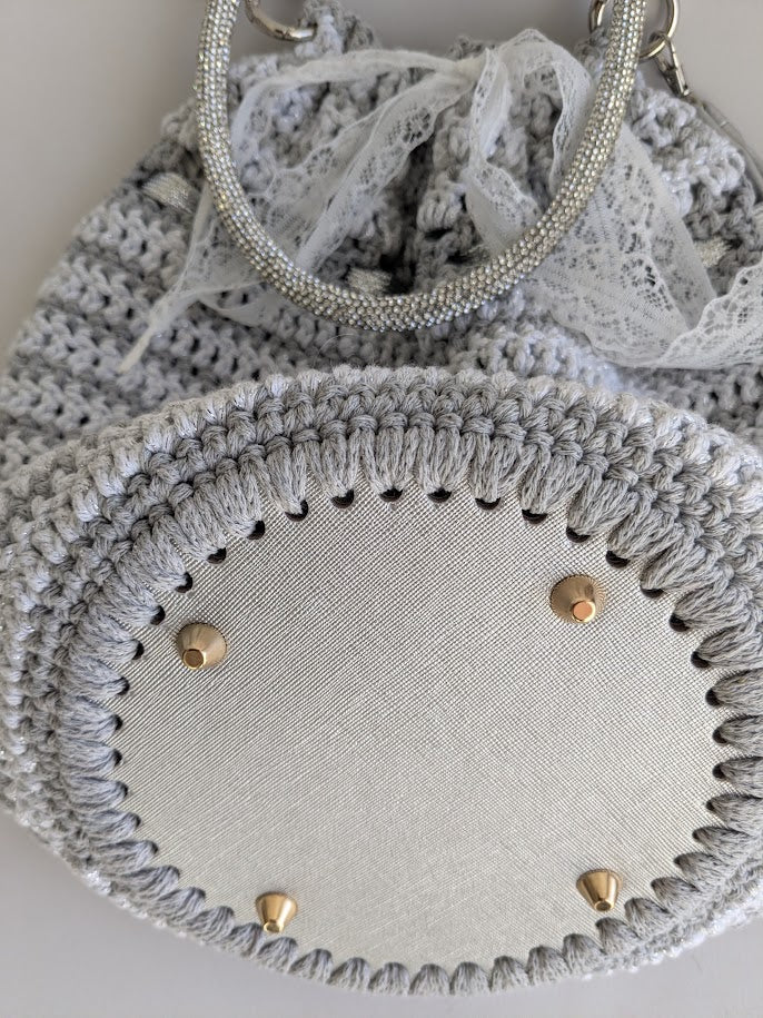 Sac sceau crocheté main avec jolie anse argentée