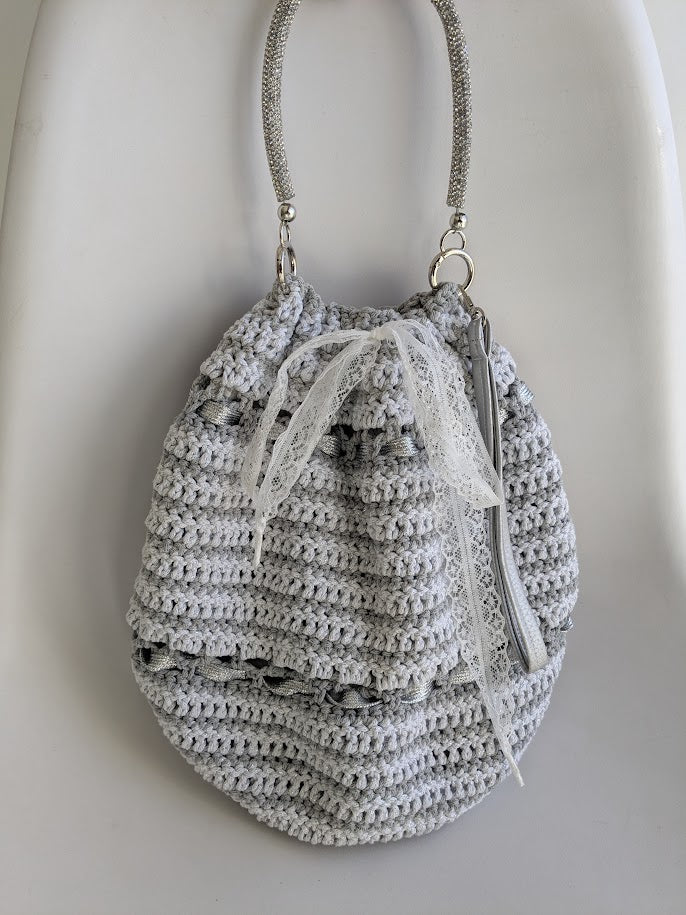 Sac sceau crocheté main avec jolie anse argentée