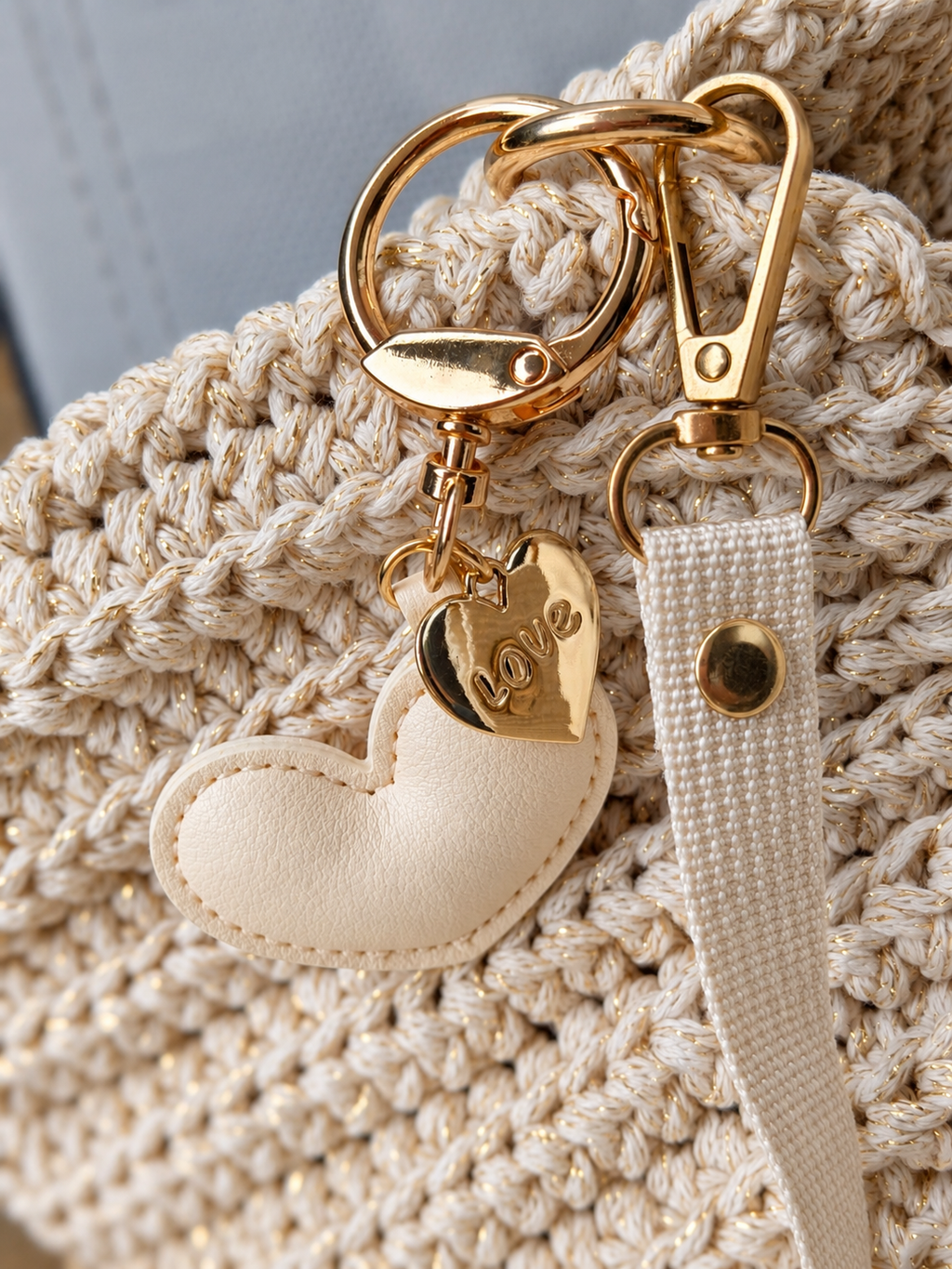 Sac coquille crocheté main avec anse bambou et sangle - Couleur beige irisé