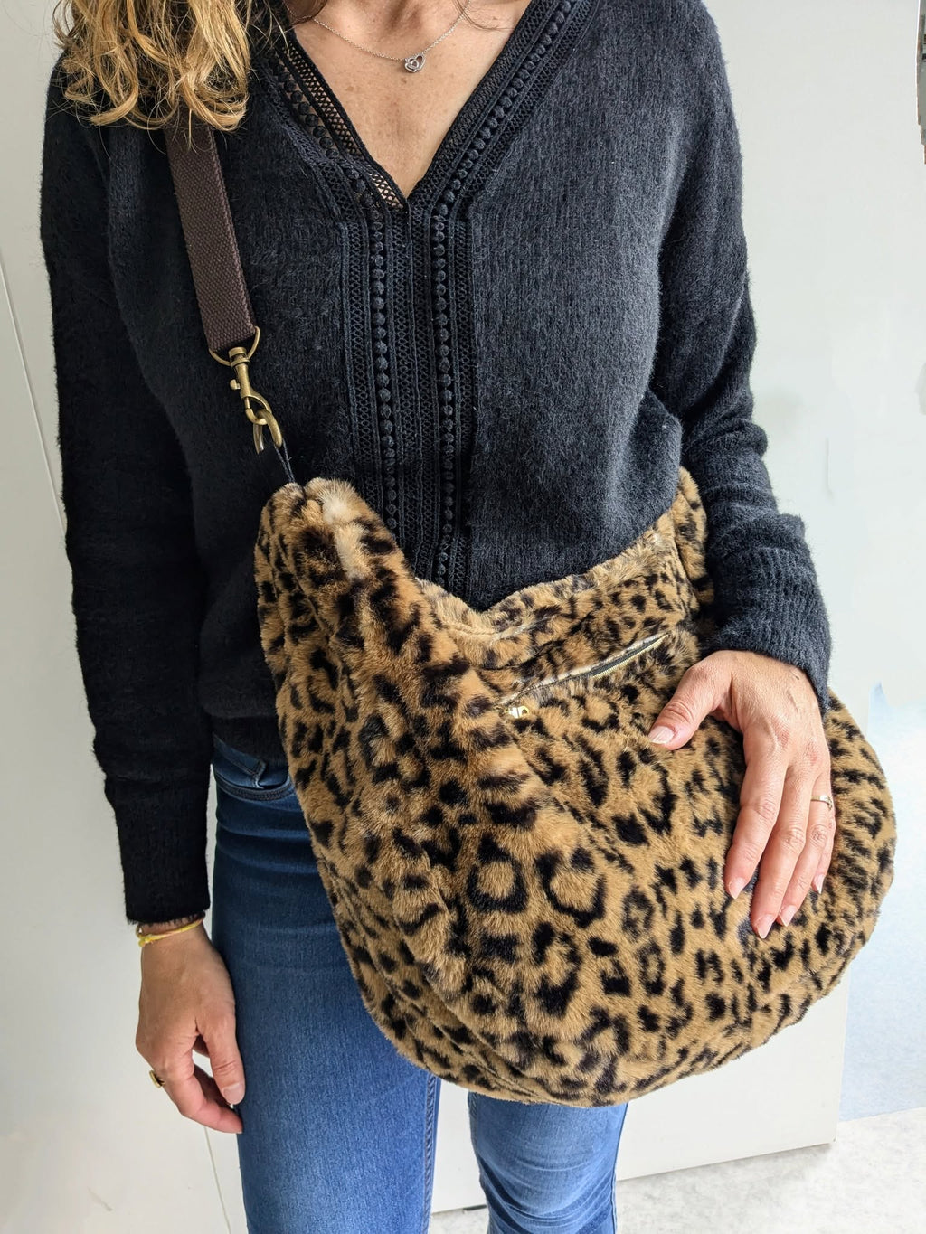 Sac besace léopard en fausse fourrure – Fait main